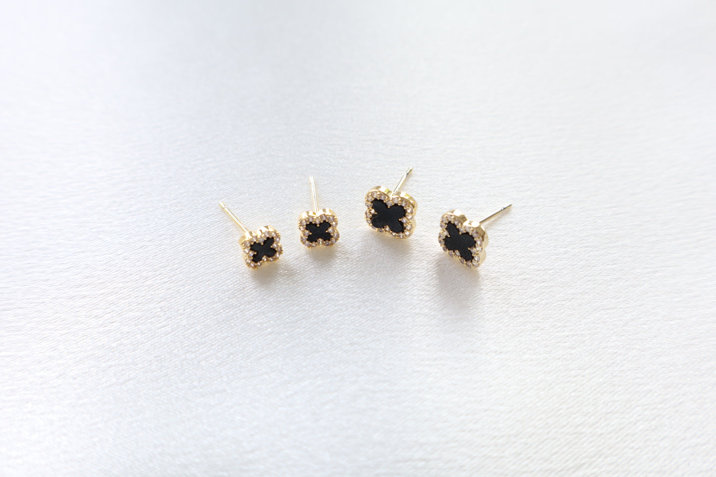Mini Emma studs (black)