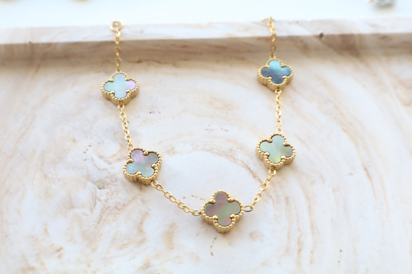 Emma bracelet (mother of pearl)