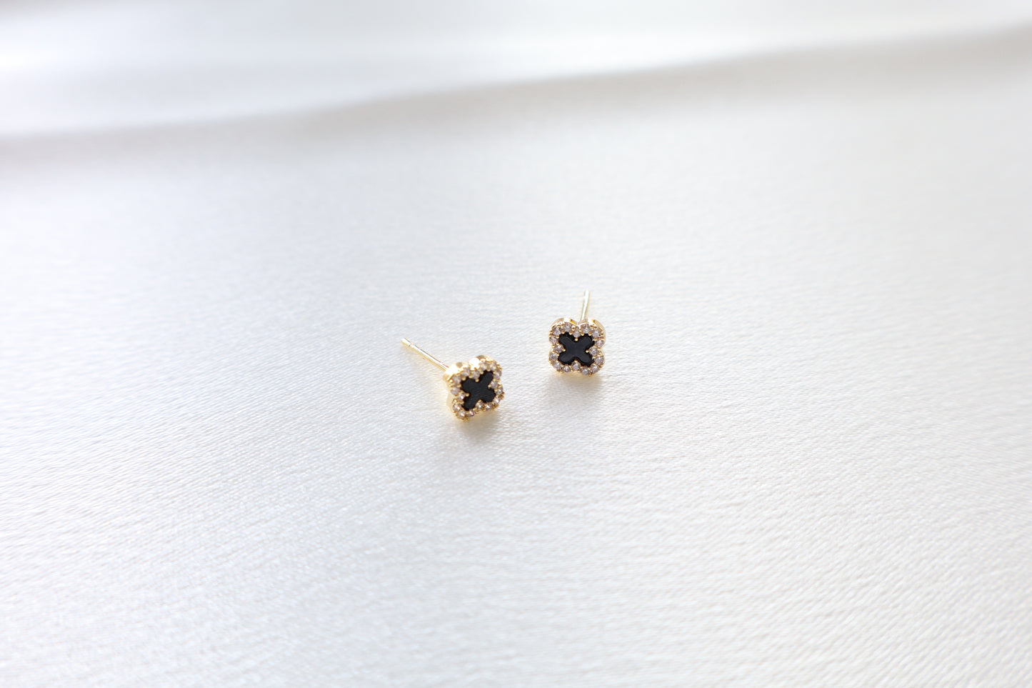 Mini Emma studs (black)