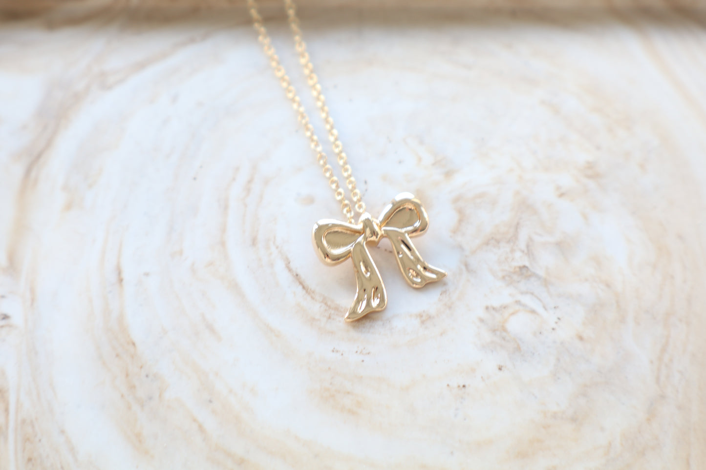 The bow necklace