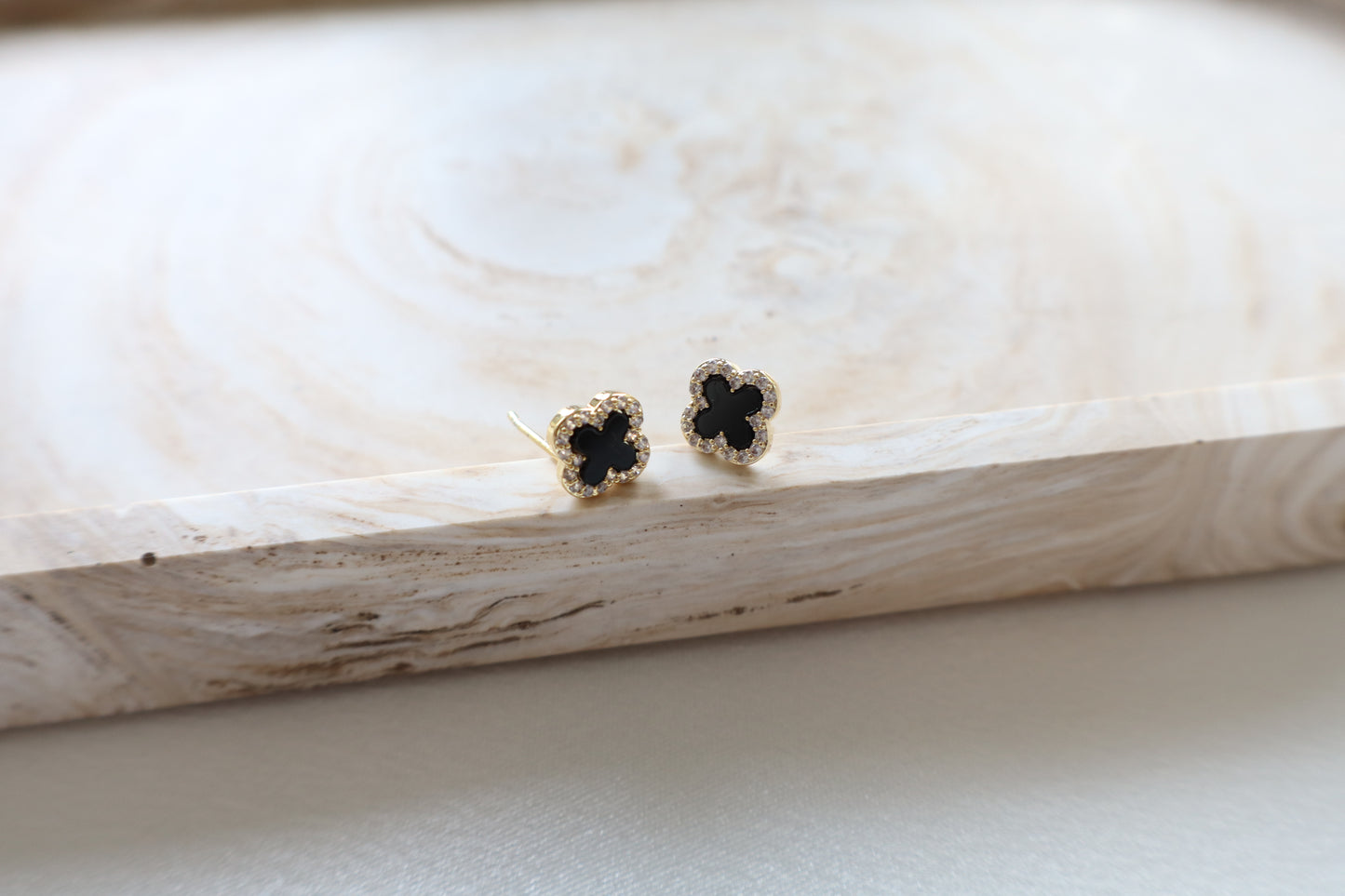 Emma studs (black)