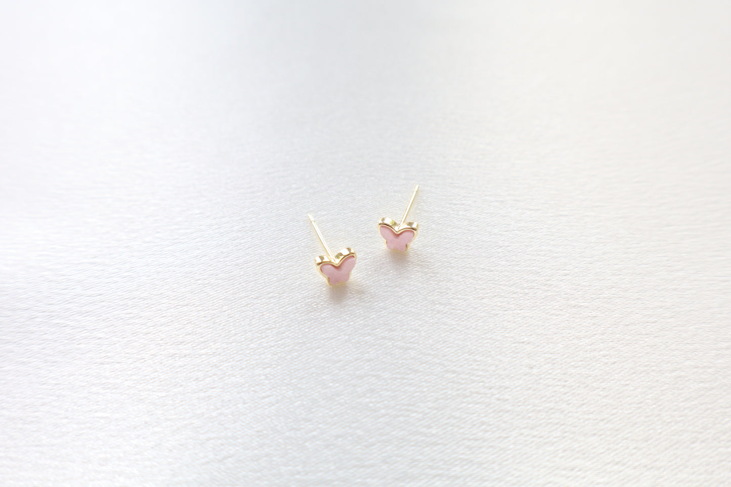 Mini Alexa Studs (pink)